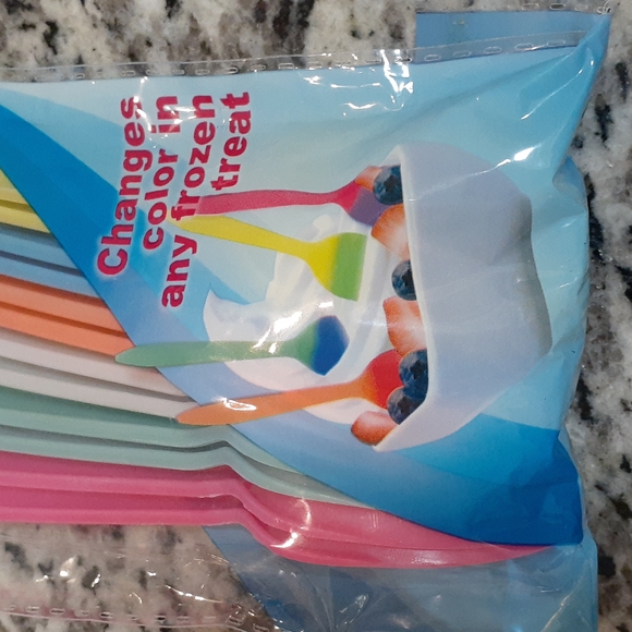Color-Changing Dessert Spoons and Donut Napkins Bundle for a Crowd - Picture 6 of 8